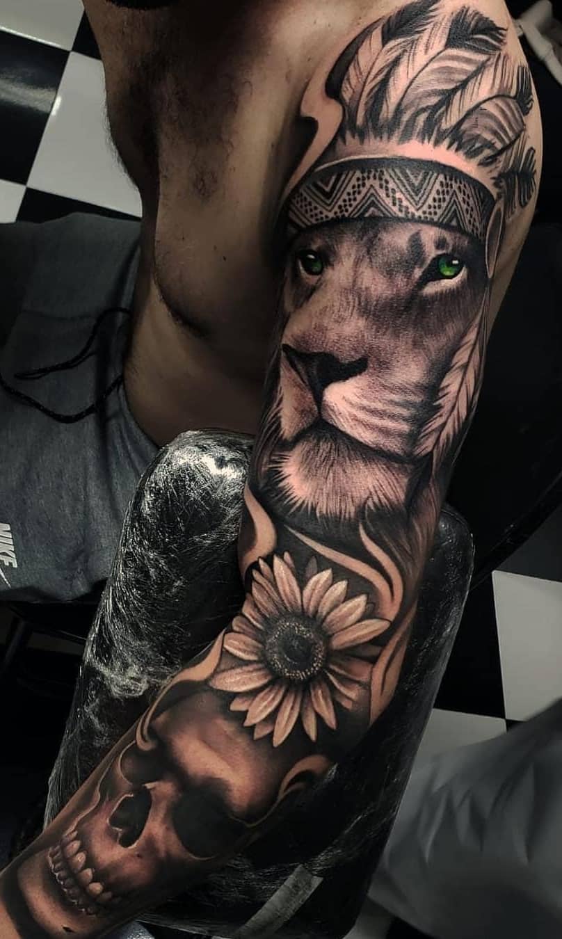 brazo lleno de tatuajes 182