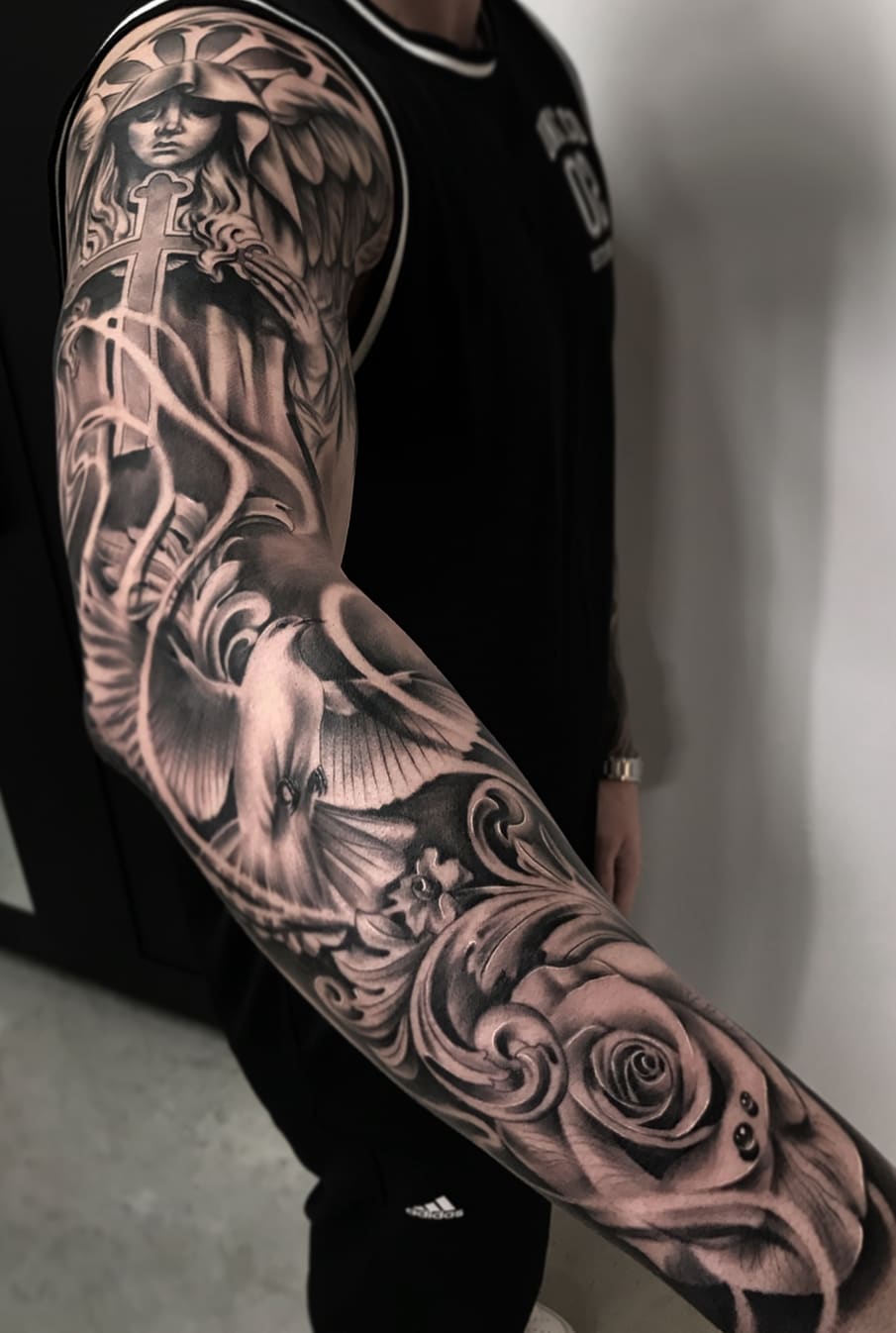 brazo lleno de tatuajes 188
