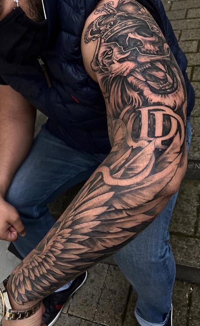 brazo lleno de tatuajes 189