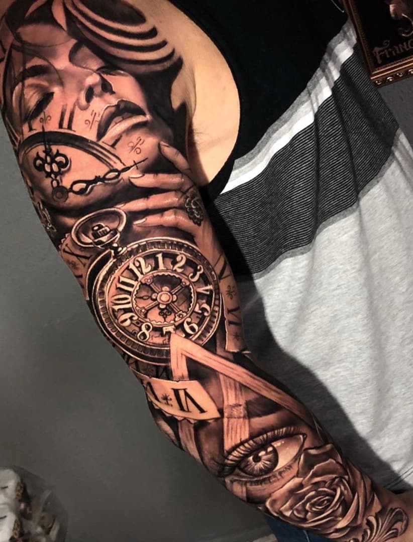 brazo lleno de tatuajes 191