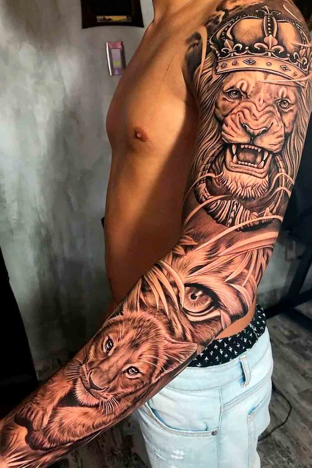 brazo lleno de tatuajes 192