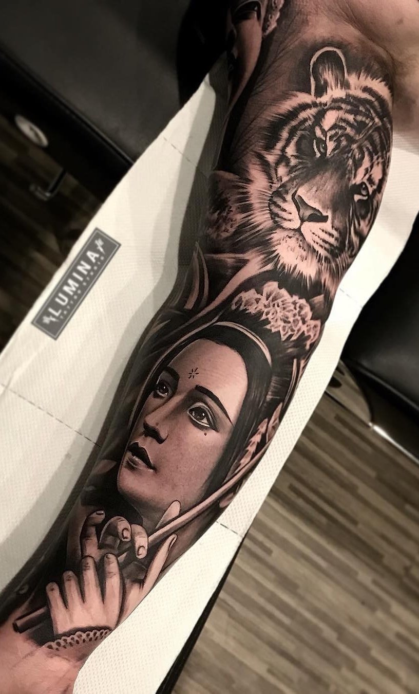 brazo lleno de tatuajes 26