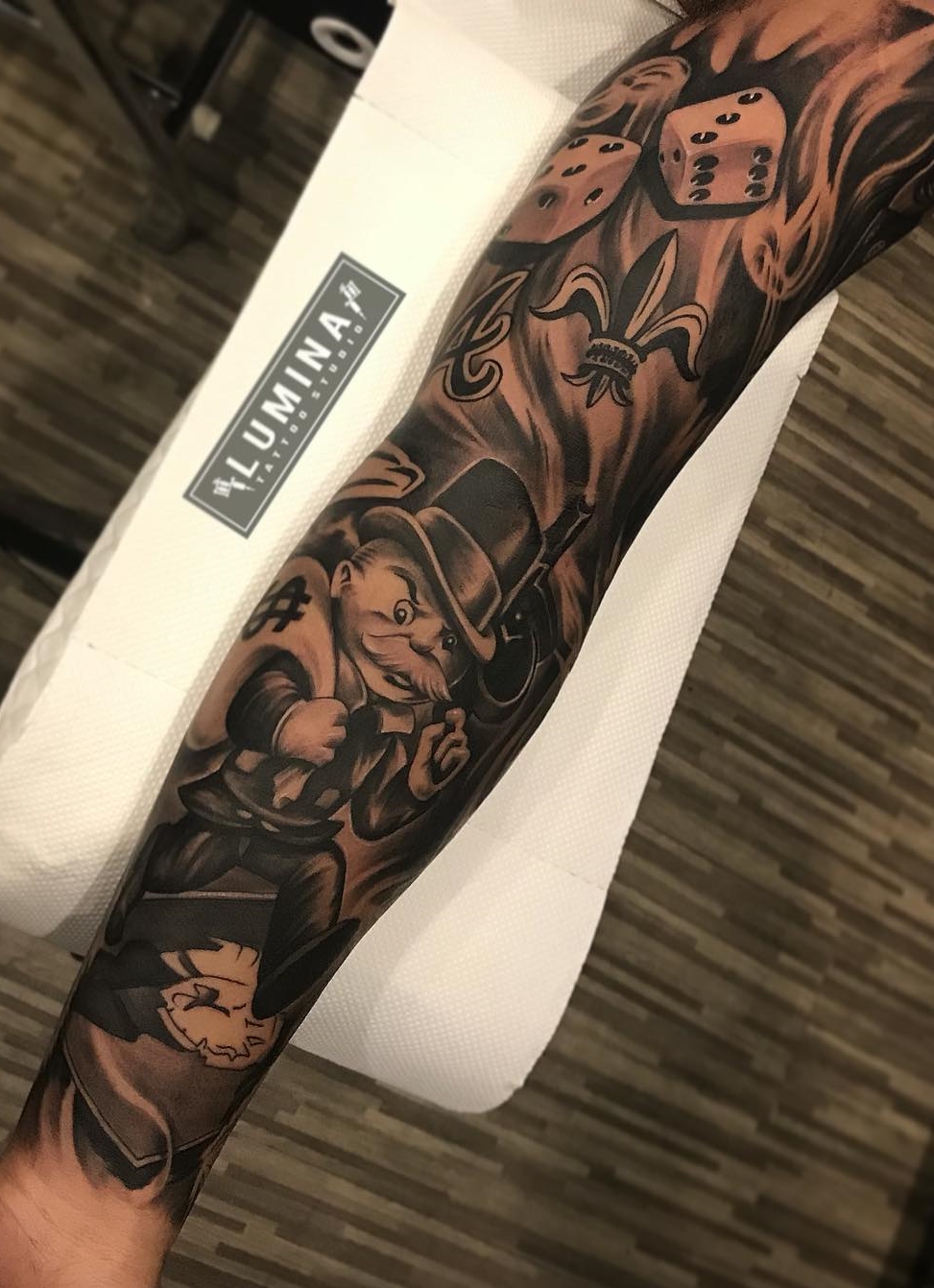 brazo lleno de tatuajes 33