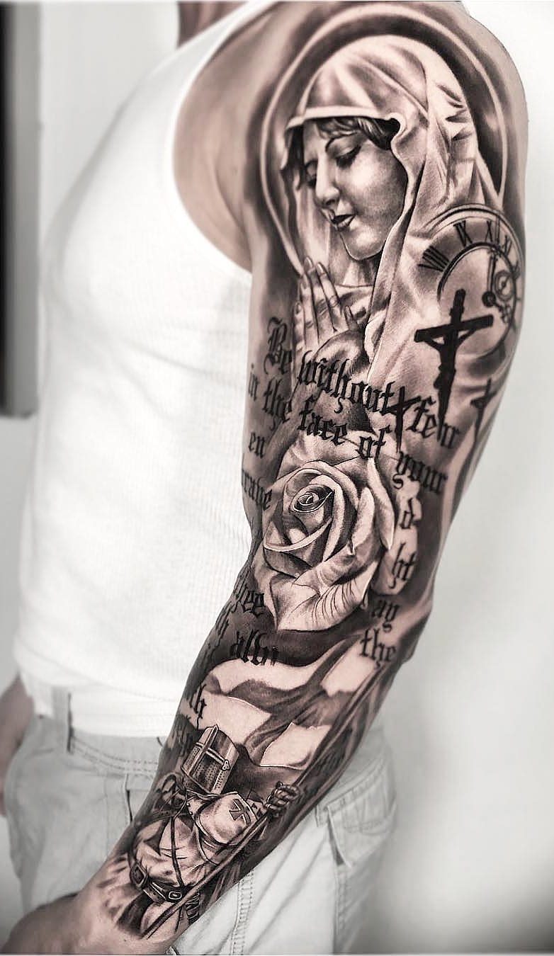 brazo lleno de tatuajes 38
