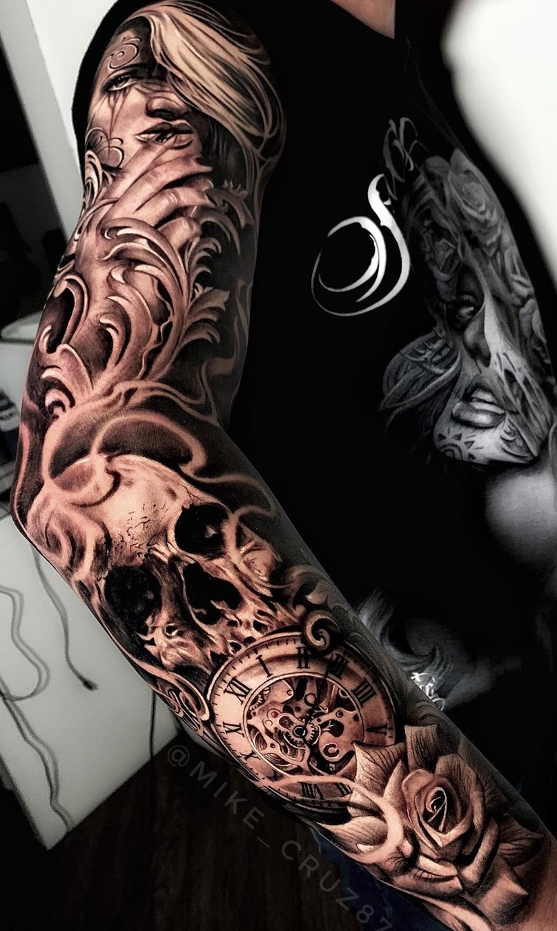 brazo lleno de tatuajes 44
