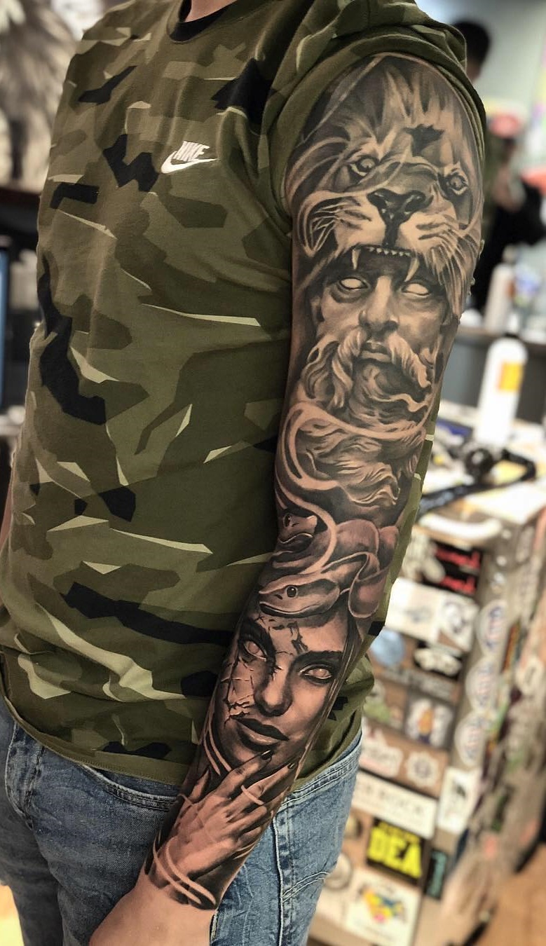 brazo lleno de tatuajes 53