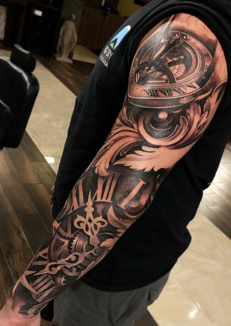 brazo lleno de tatuajes 60