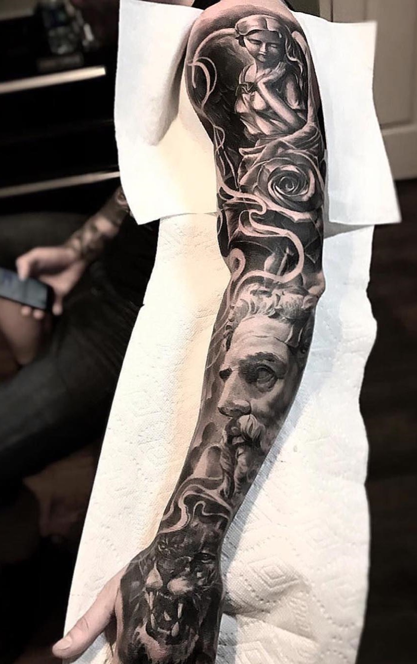 brazo lleno de tatuajes 67
