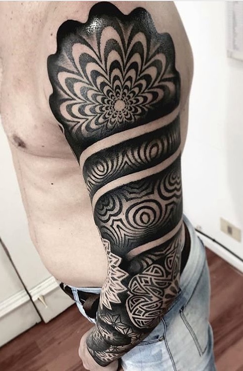 brazo lleno de tatuajes 76