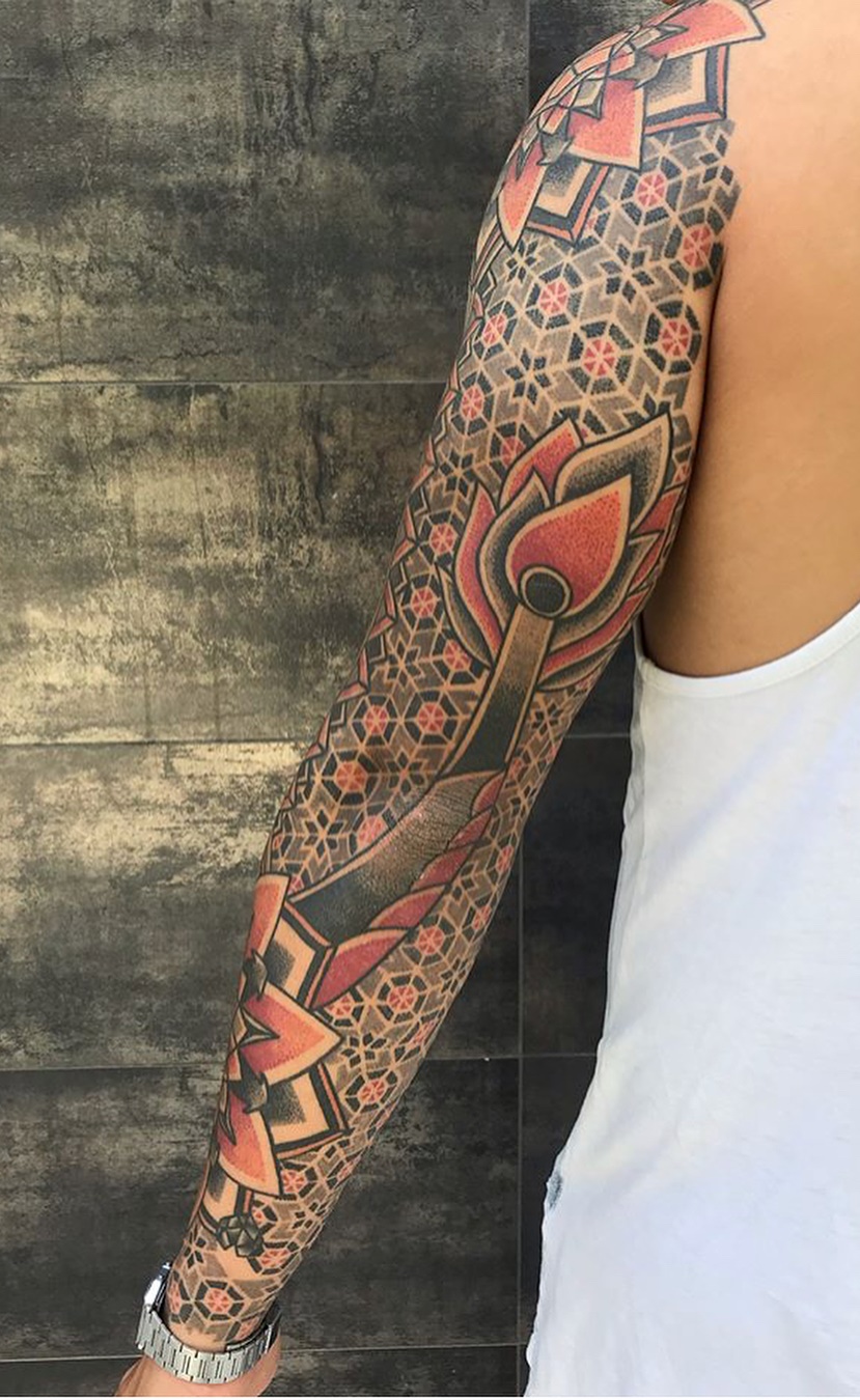 brazo lleno de tatuajes 77