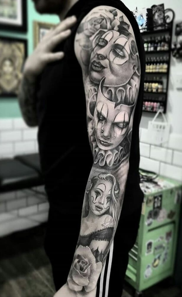 brazo lleno de tatuajes 92
