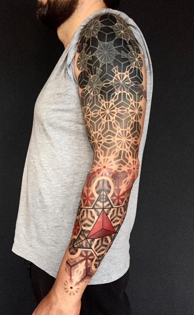 brazo lleno de tatuajes 95
