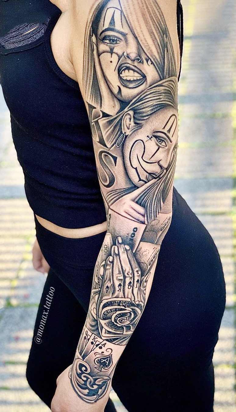 mujer con tatuaje manga completa 07