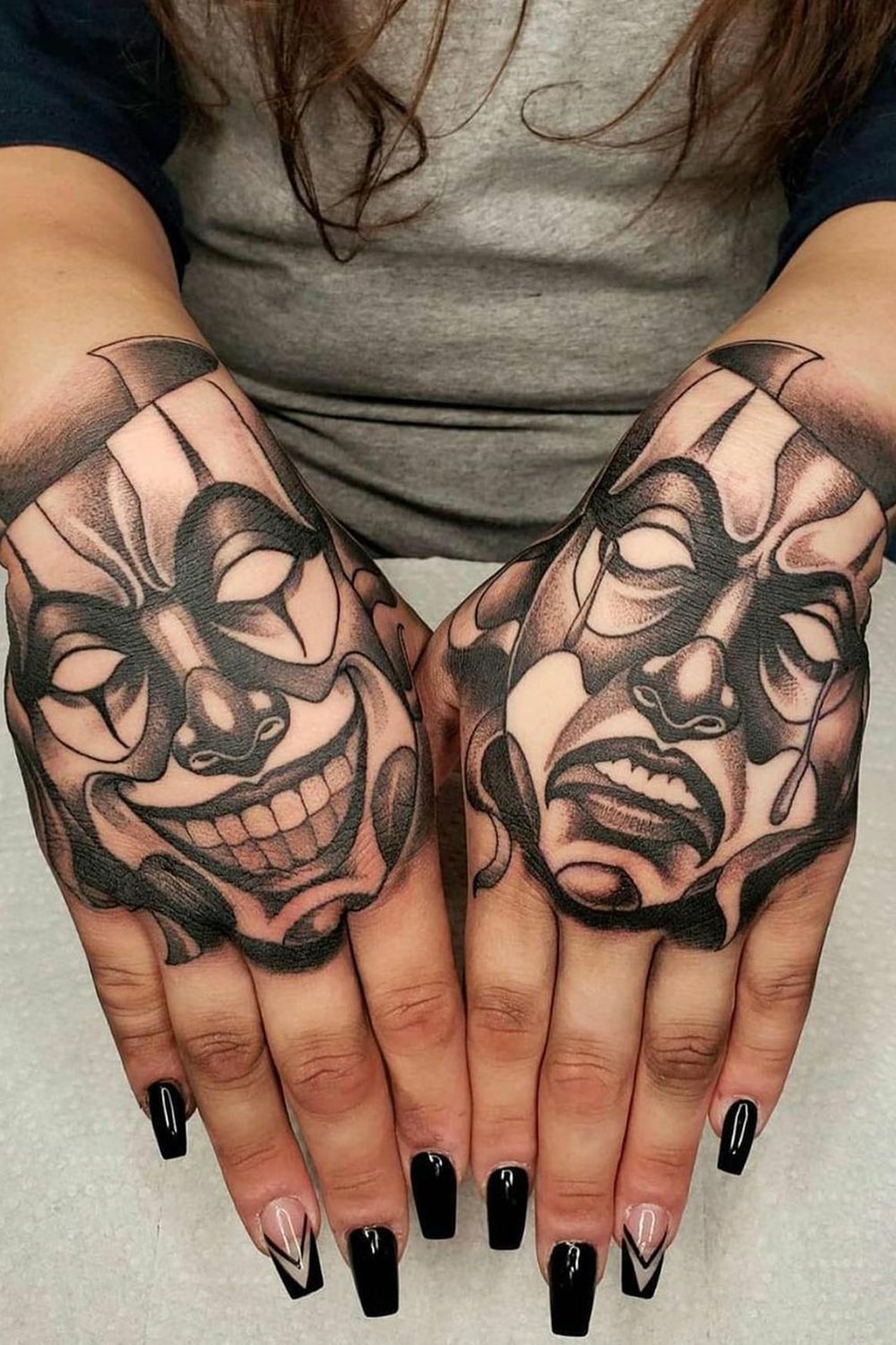 tattoo en la mano para hombre 01