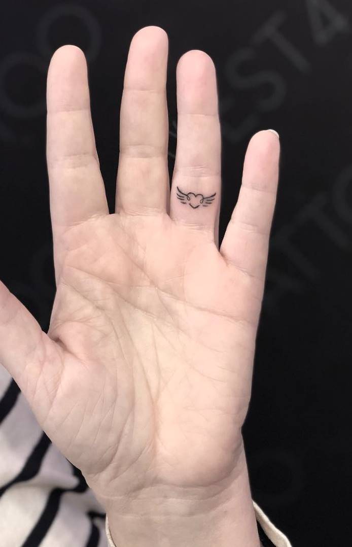 tattoo en la mano para hombre 10
