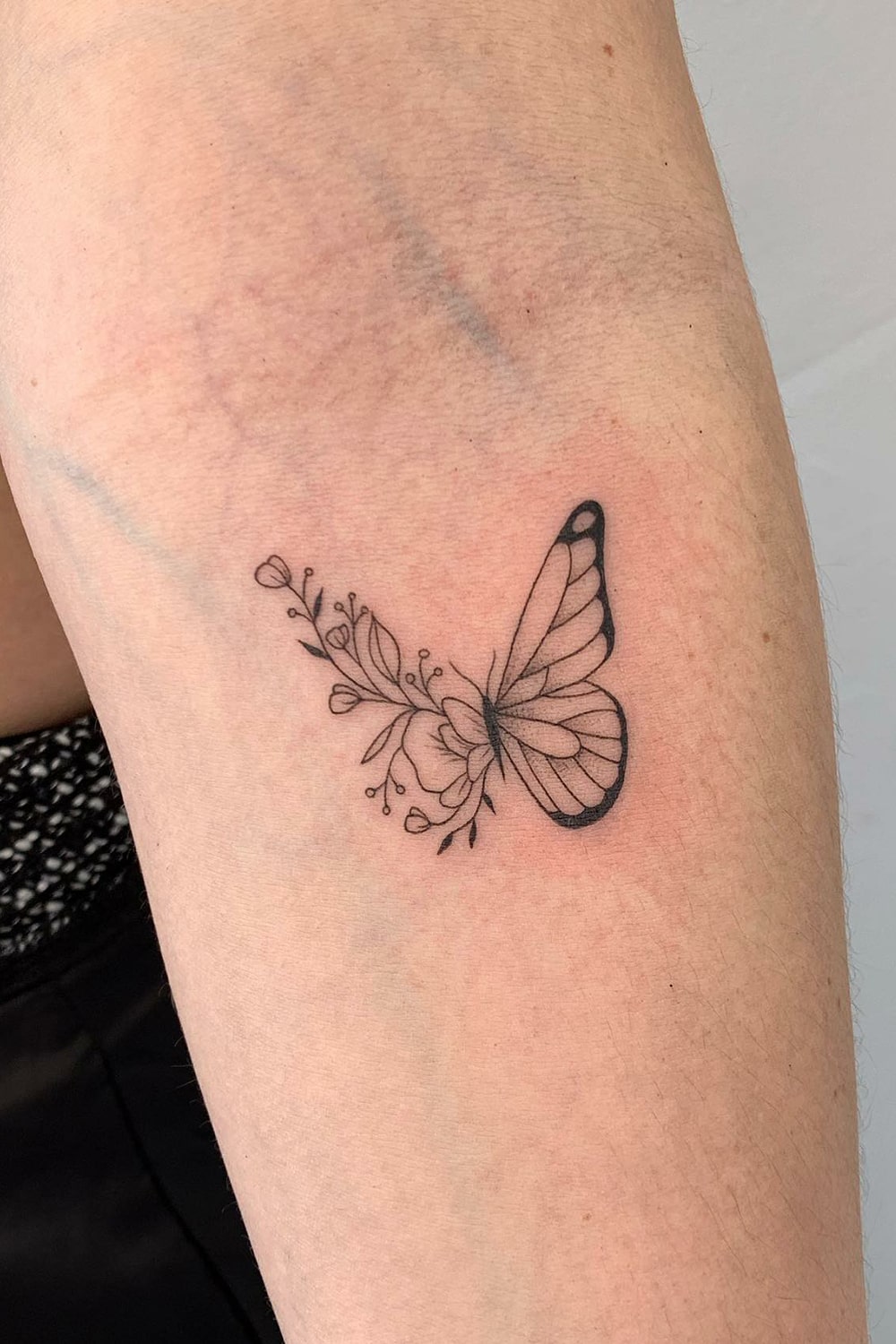 tattoo mariposa para mujer 104