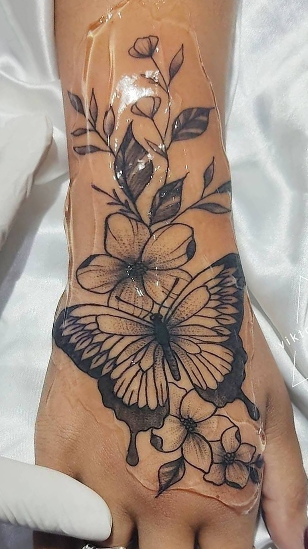 tattoo mariposa para mujer 15