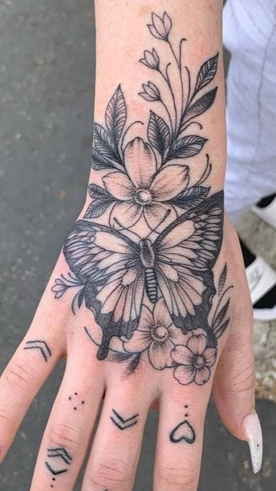 tattoo mariposa para mujer 17