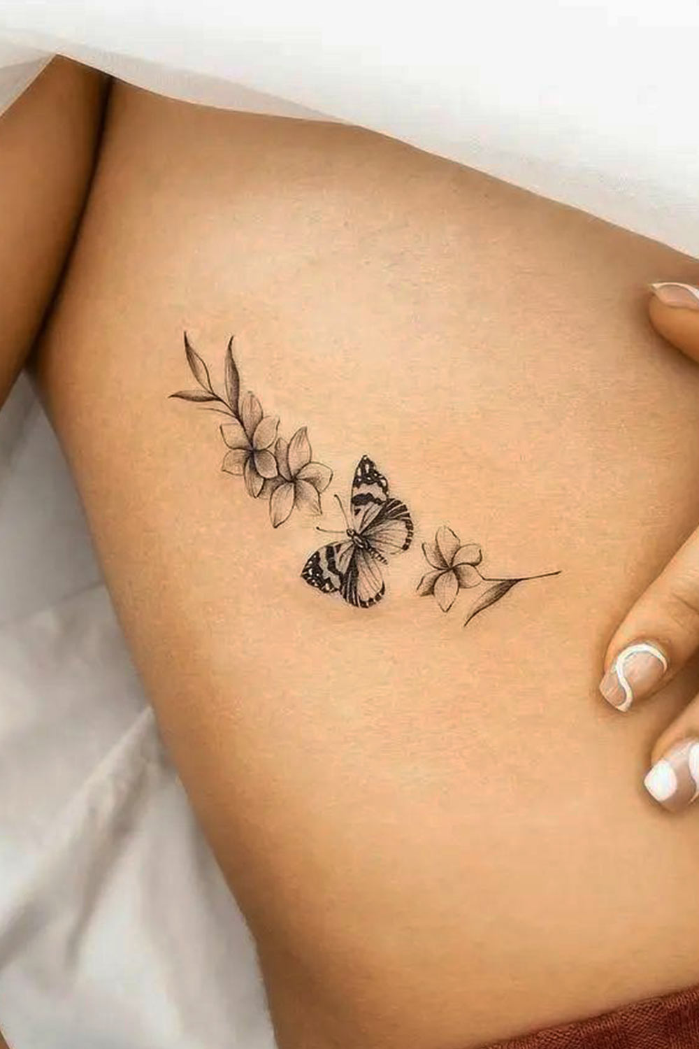 tattoo mariposa para mujer 55