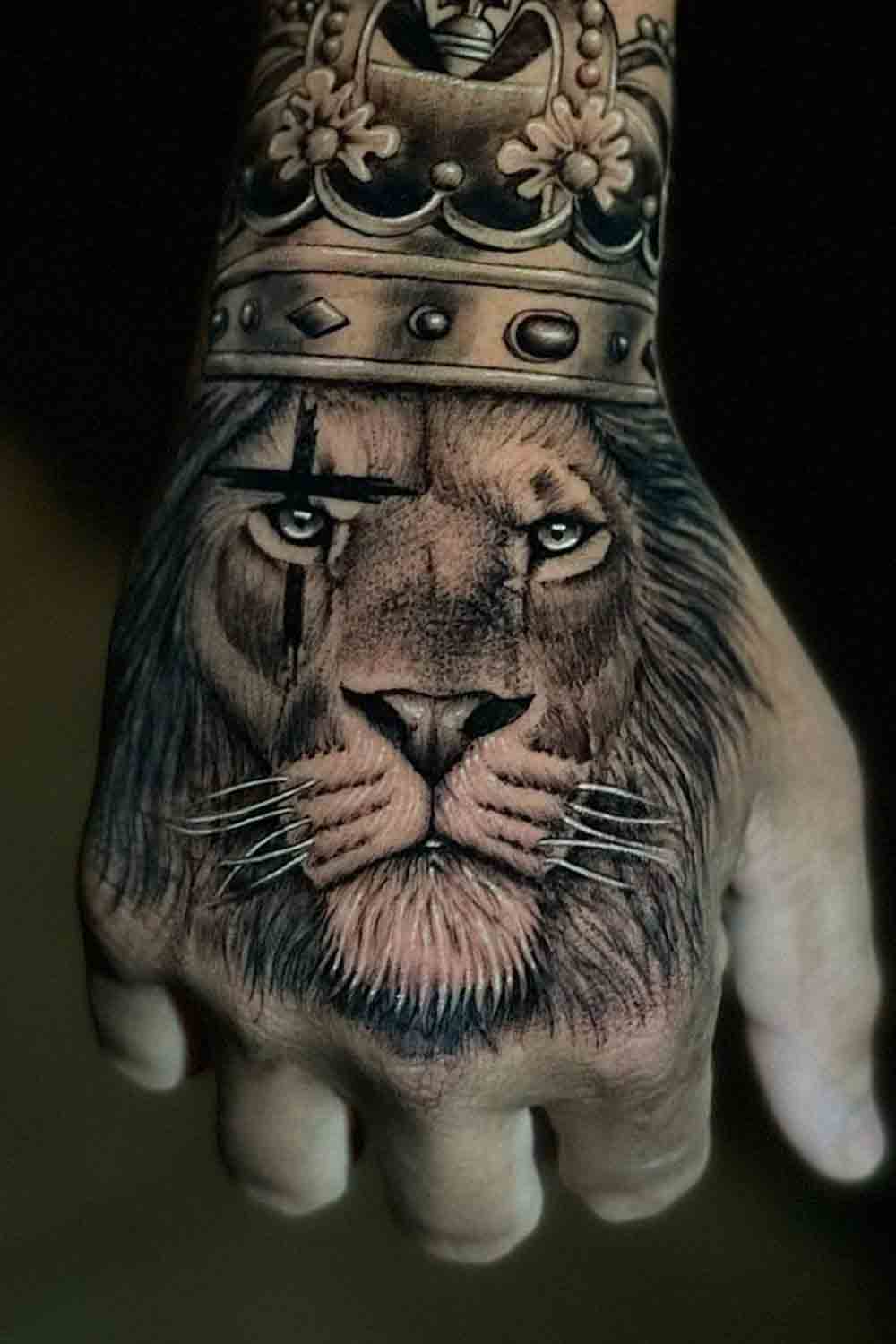 tattoo masculino en la mano 26