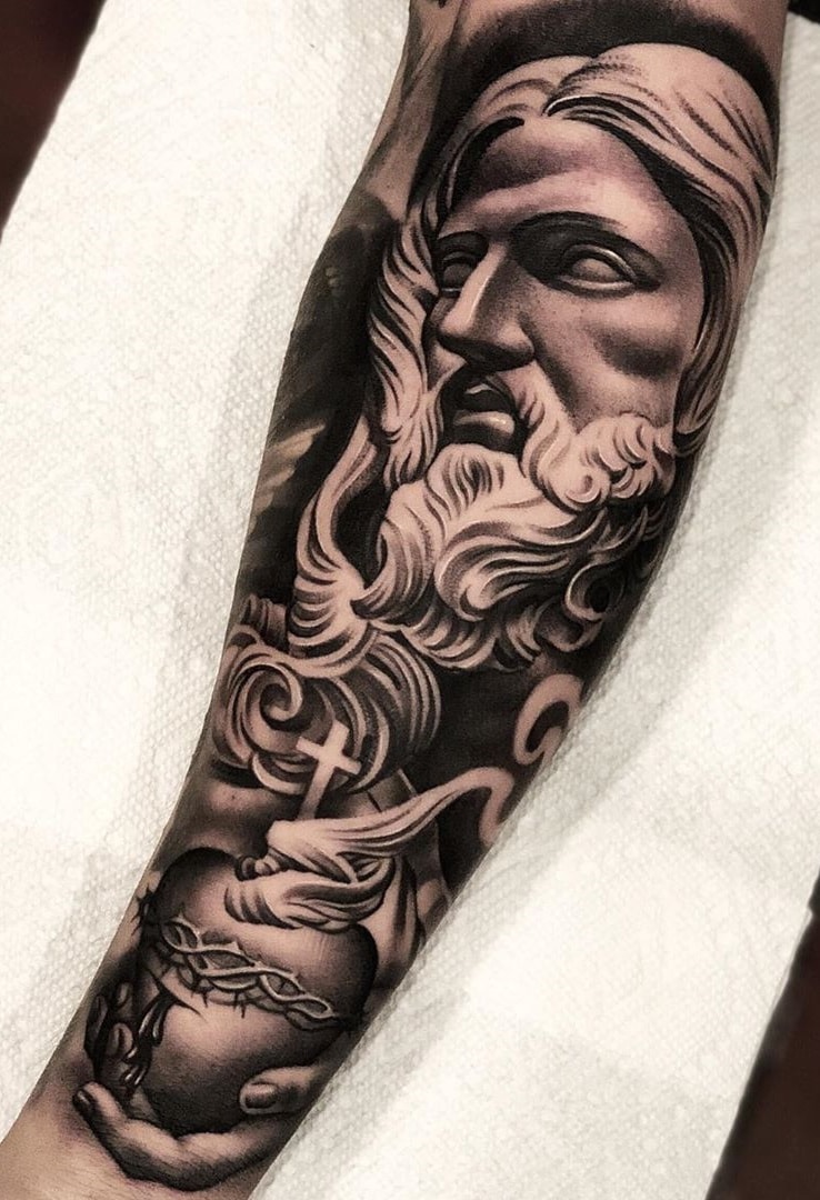 tattoo religioso para hombre 37