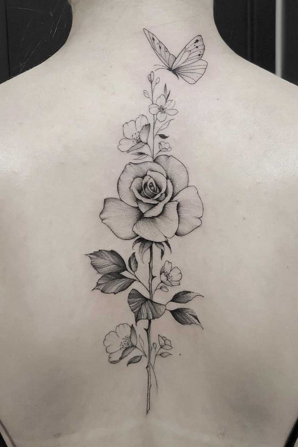 tatuaje de flor en mujer 05