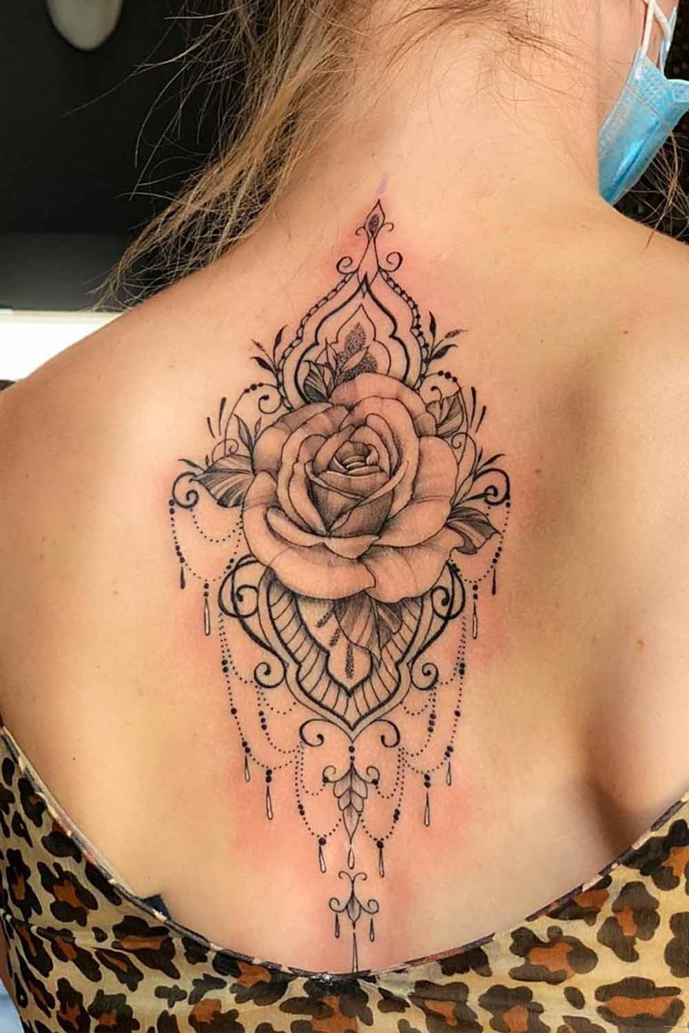 tatuaje de flor en mujer 08