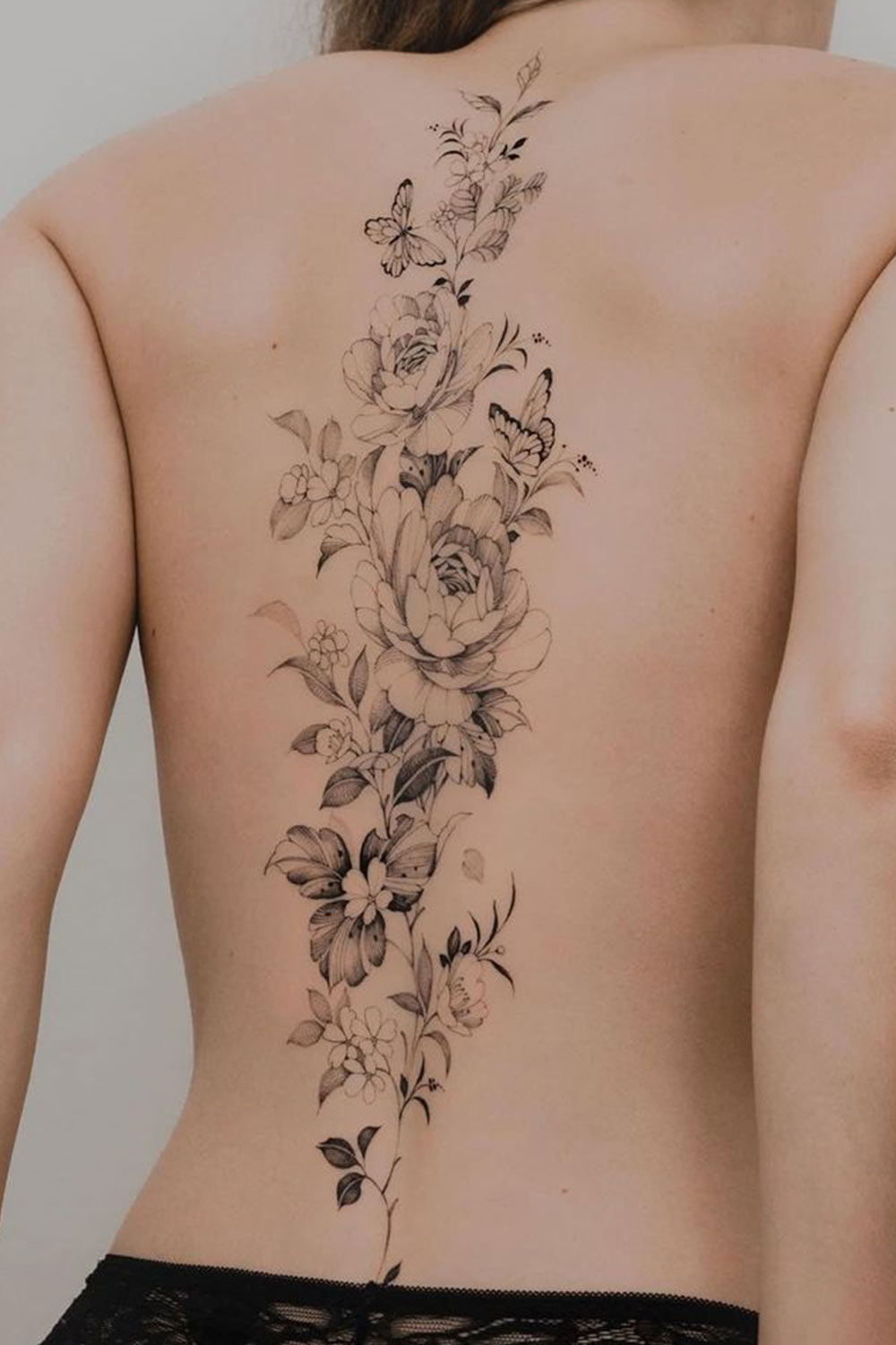 tatuaje de flor en mujer 10