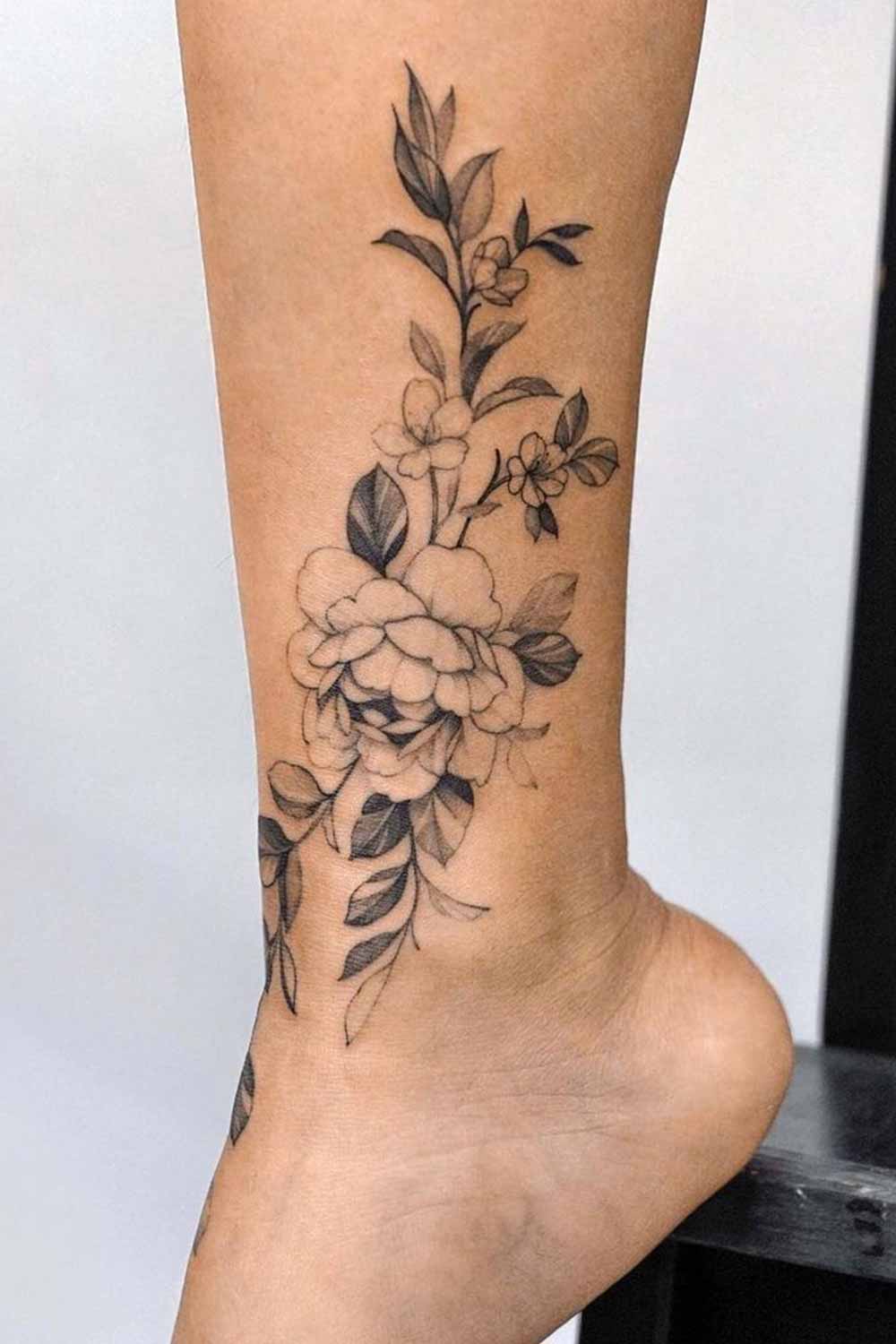 tatuaje de flor en mujer 11