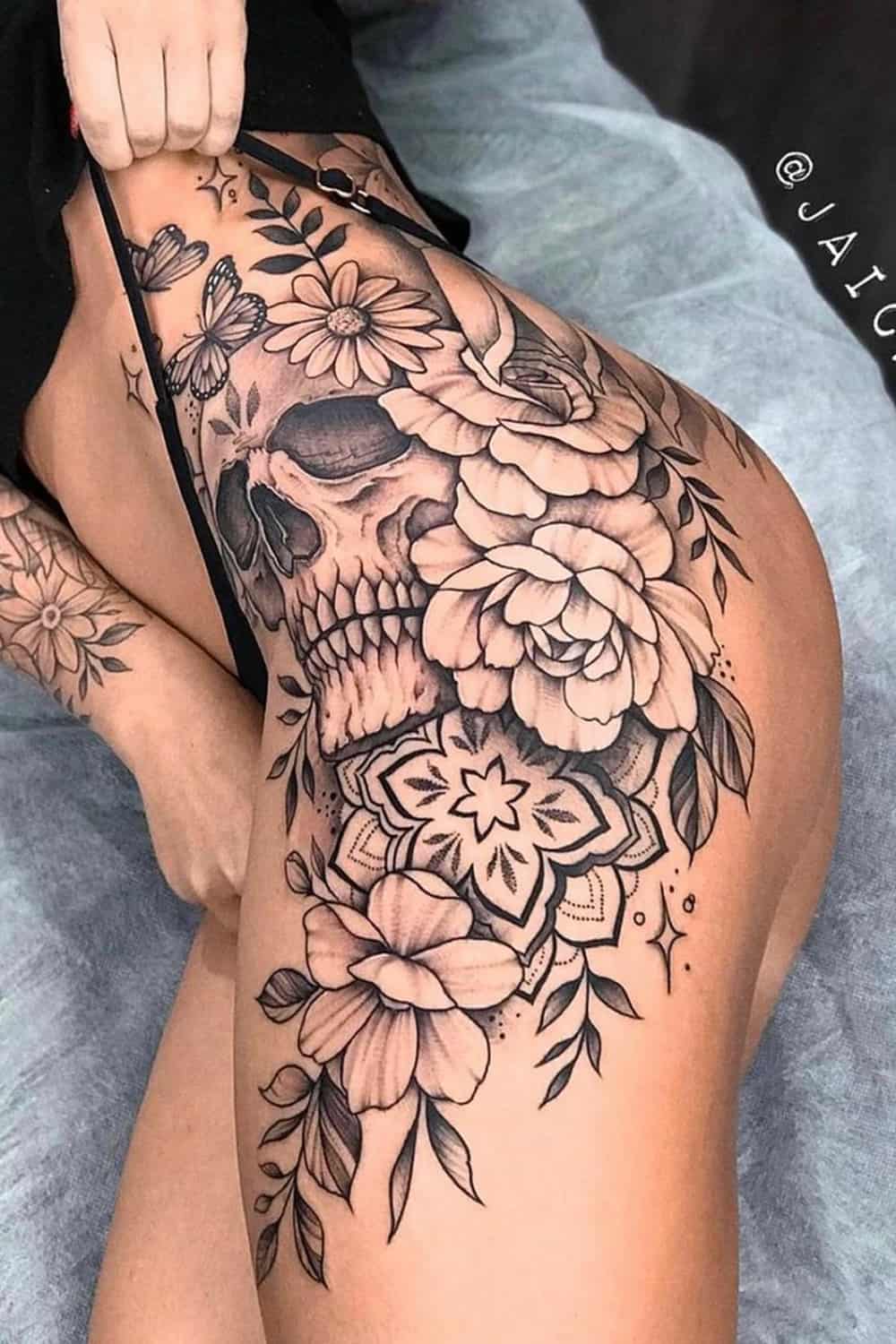 tatuaje de flor en mujer 17