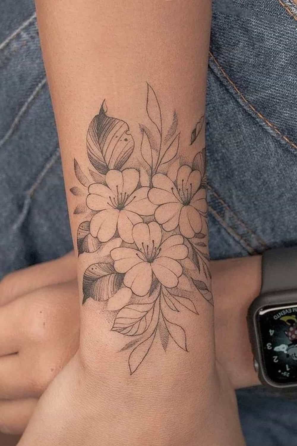 tatuaje de flor en mujer 22
