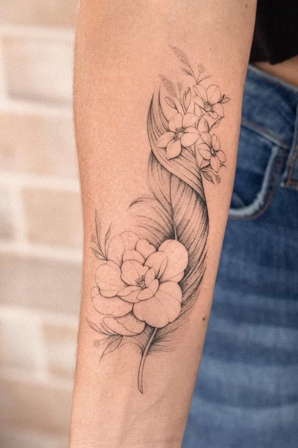 tatuaje de flor en mujer 23