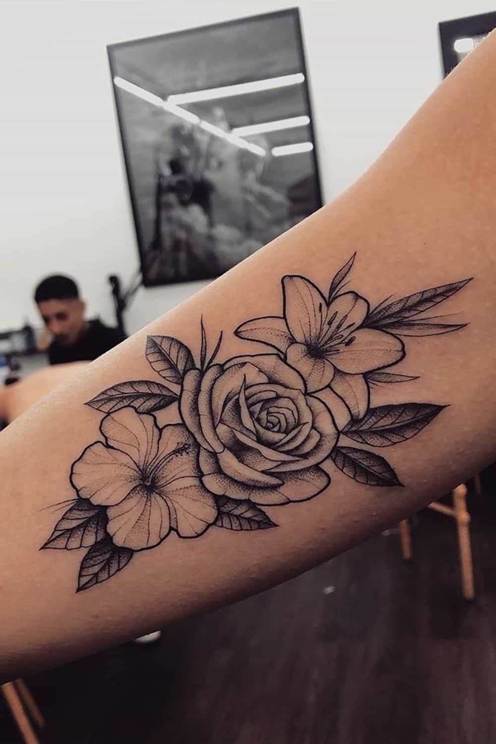 tatuaje de flor en mujer 25