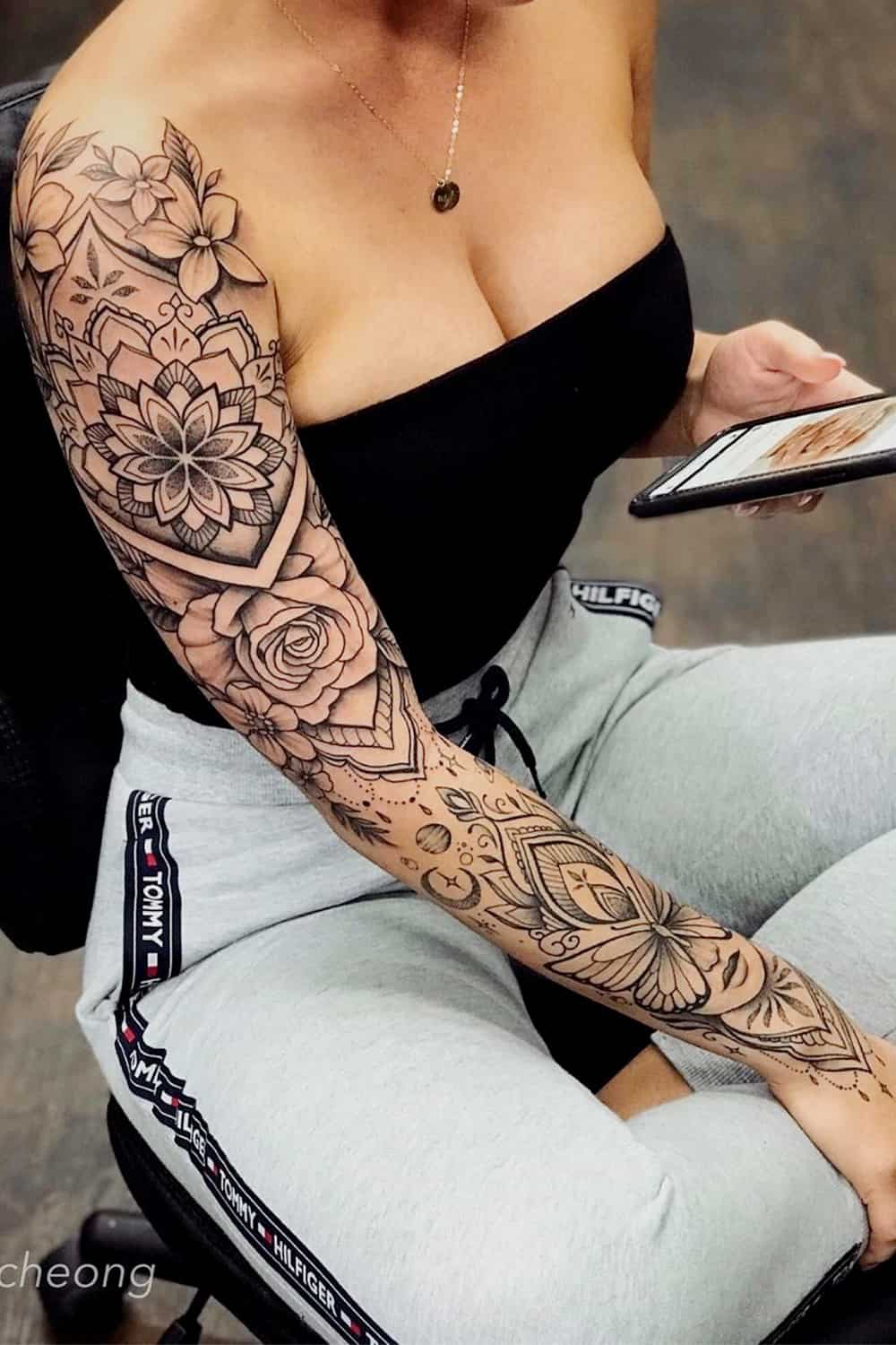 tatuaje de flor en mujer 26