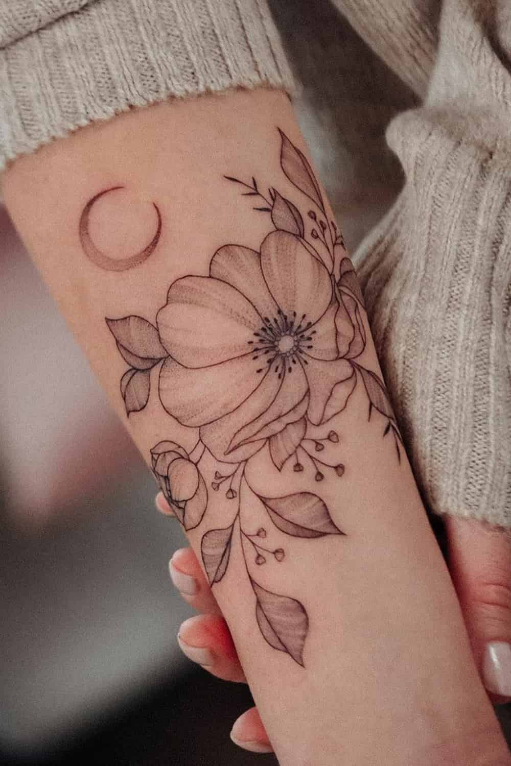 tatuaje de flor en mujer 31