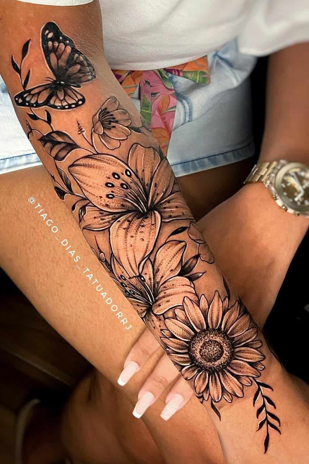 tatuaje de flor en mujer 38