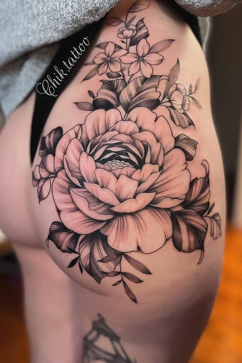 tatuaje de flor en mujer 48