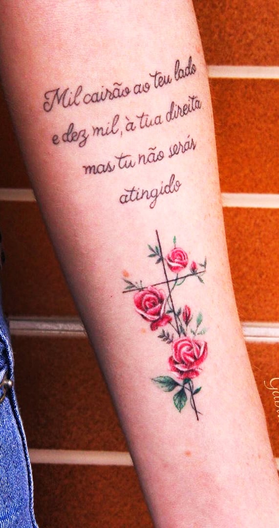 tatuaje de letras en mujer 04