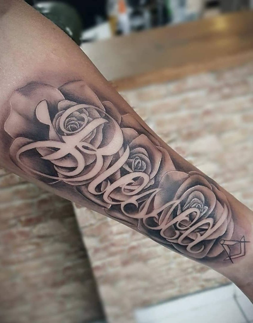 tatuaje de letras en mujer 06