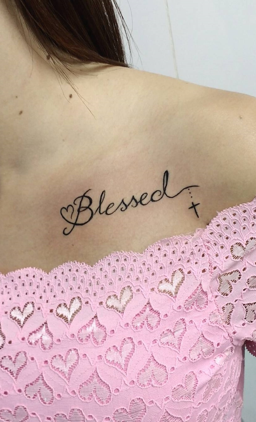 tatuaje de letras en mujer 101