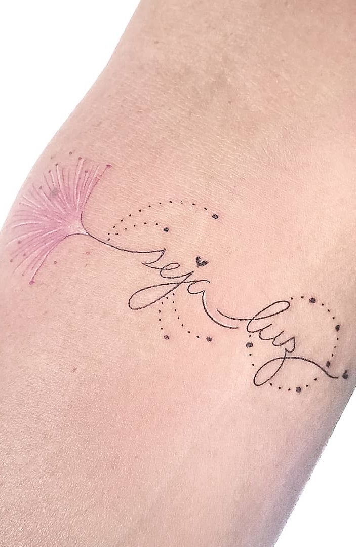 tatuaje de letras en mujer 128