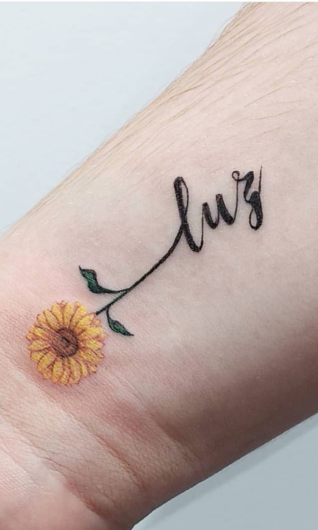 tatuaje de letras en mujer 130