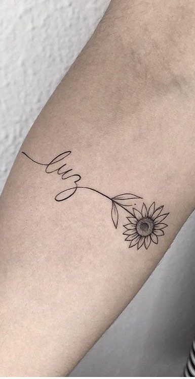 tatuaje de letras en mujer 131