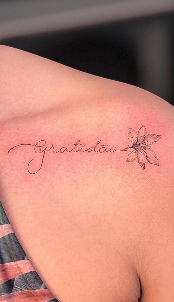 tatuaje de letras en mujer 134