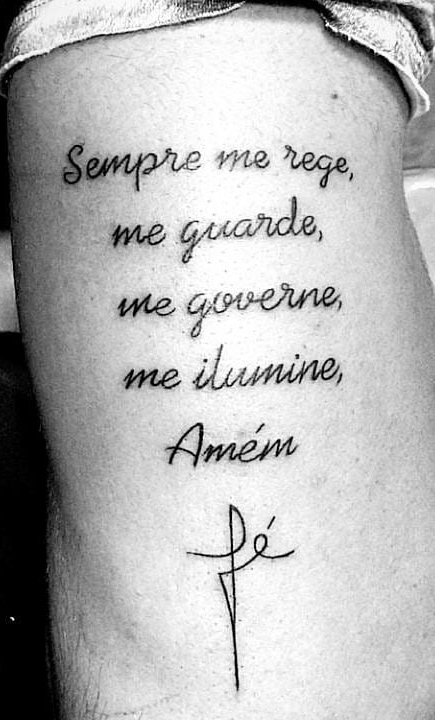 tatuaje de letras en mujer 14