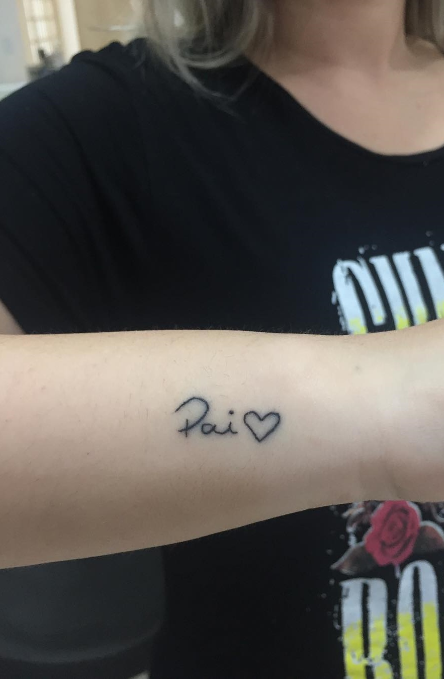 tatuaje de letras en mujer 167