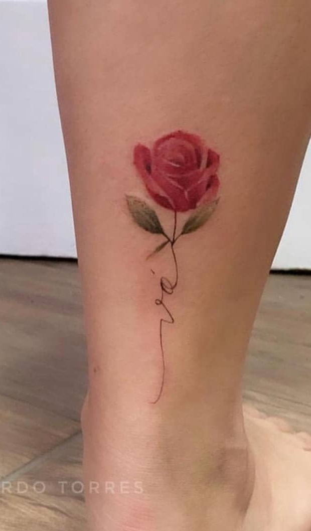 tatuaje de letras en mujer 171