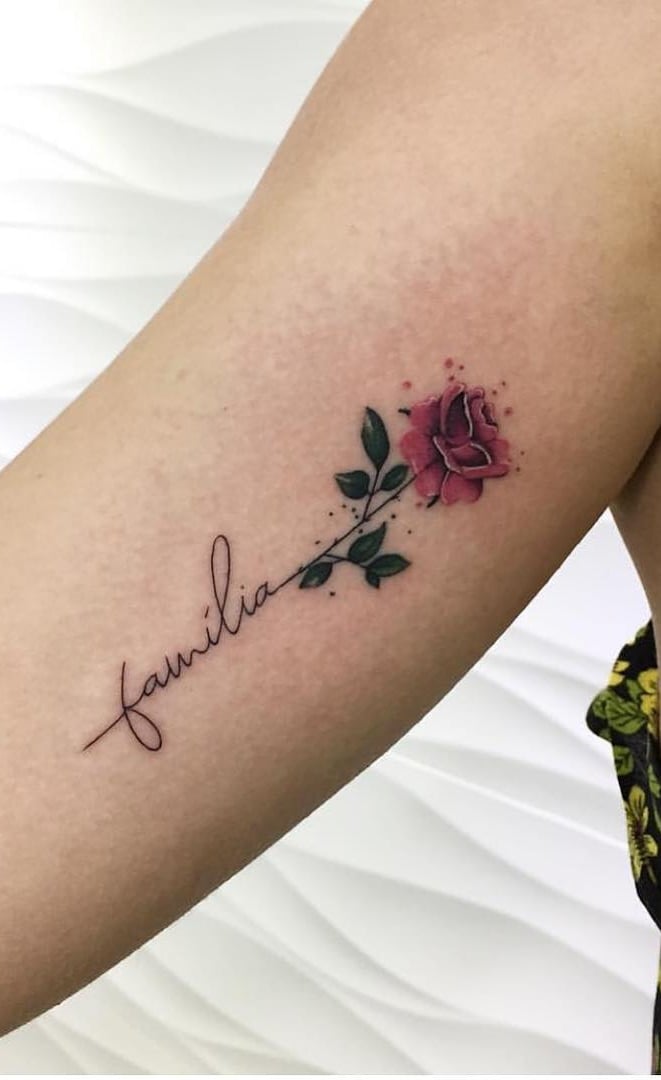 tatuaje de letras en mujer 187