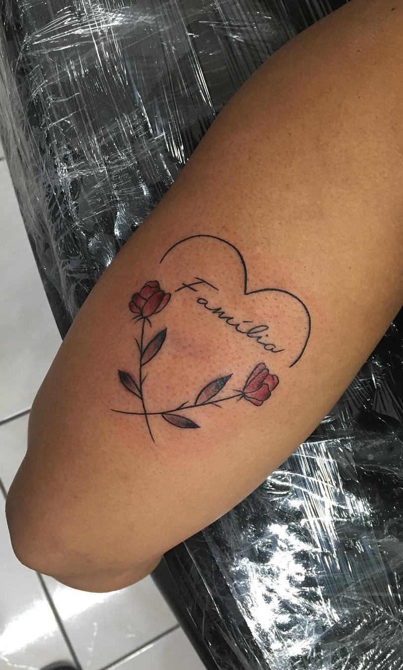 tatuaje de letras en mujer 197