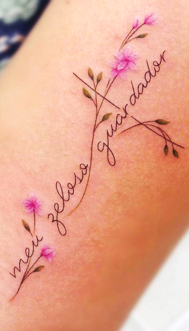 tatuaje de letras en mujer 31